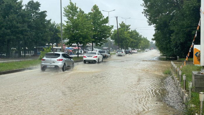Düzce Akçakoca yolu sular altında kaldı
