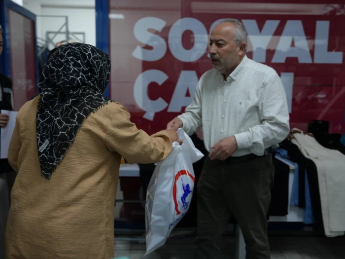 D&Uuml;ZCE BELEDİYESİ İHTİYA&Ccedil; SAHİPLERİNİN YANINDA