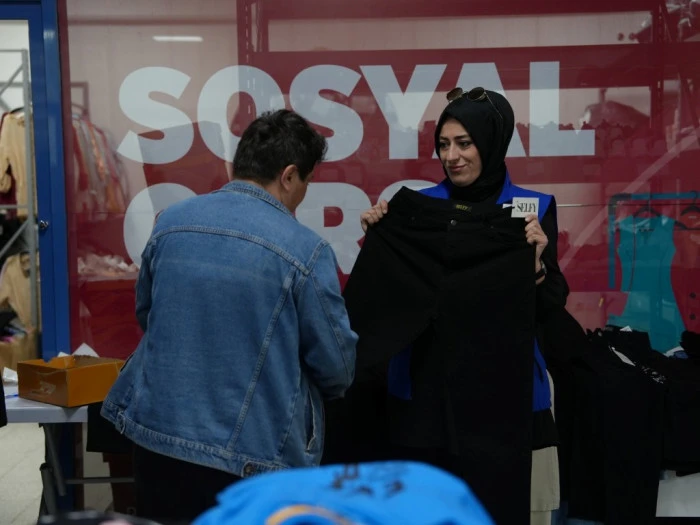 D&Uuml;ZCE BELEDİYESİ İHTİYA&Ccedil; SAHİPLERİNİN YANINDA