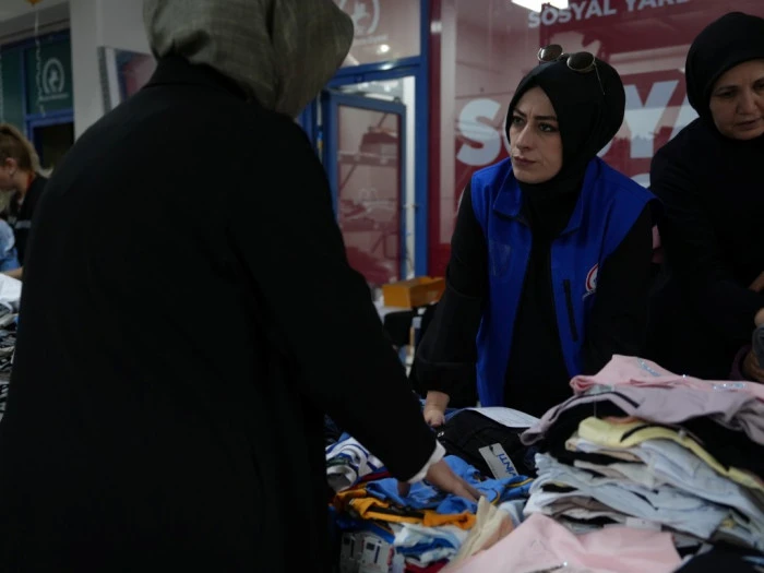D&Uuml;ZCE BELEDİYESİ İHTİYA&Ccedil; SAHİPLERİNİN YANINDA