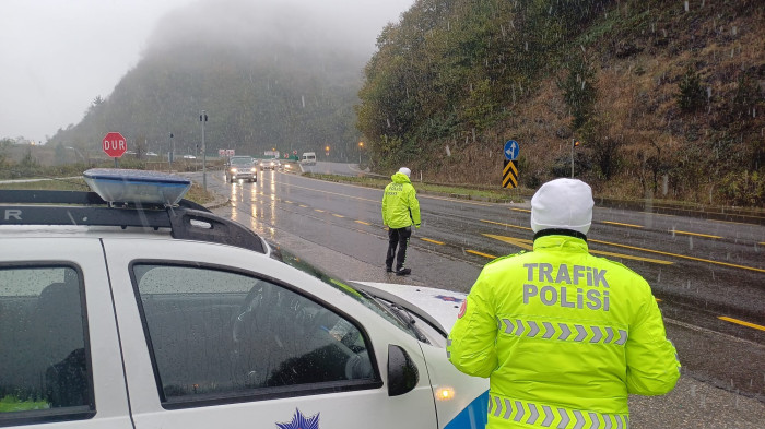 Düzce Bölge trafik ekiplerinin kar mesaisi başladı