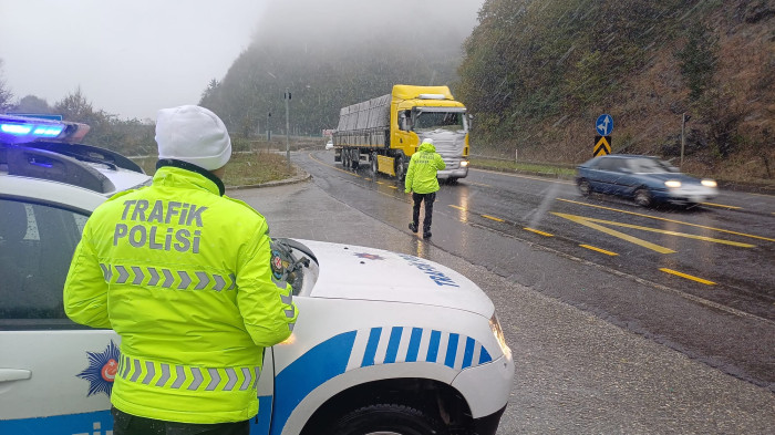 Düzce Bölge trafik ekiplerinin kar mesaisi başladı