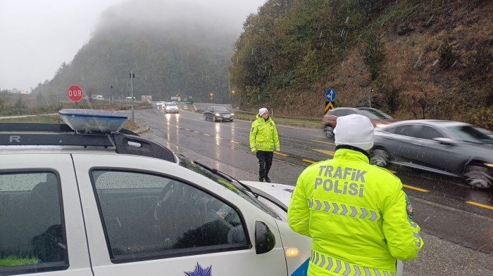Düzce Bölge trafik ekiplerinin kar mesaisi başladı