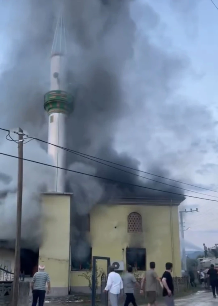Aydınpınar Köyü Camisinde Korkunç Yangın.