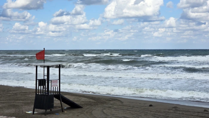 Düzce'de Şiddetli Rüzgar: Akçakoca Sahilleri Dalgalarla Buluştu