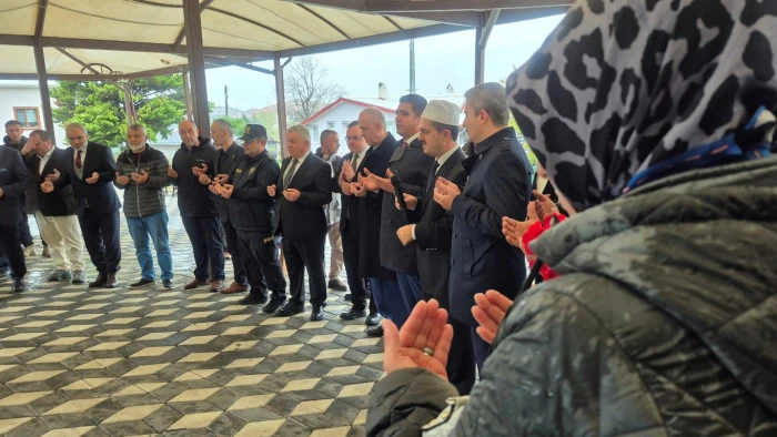 Kaynaşlı Şehitliği'nde Deprem Hatırası