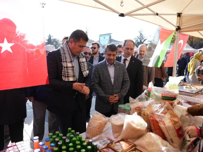 “Filistin ayağa kalkana kadar yanlarındayız”