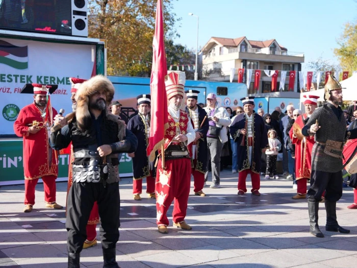 “Filistin ayağa kalkana kadar yanlarındayız”