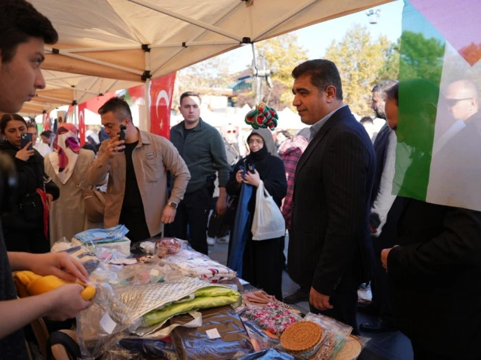 “Filistin ayağa kalkana kadar yanlarındayız”