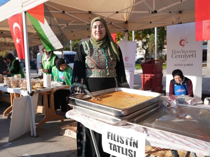 “Filistin ayağa kalkana kadar yanlarındayız”