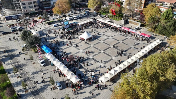 “Filistin ayağa kalkana kadar yanlarındayız”
