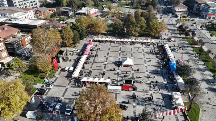 “Filistin ayağa kalkana kadar yanlarındayız”