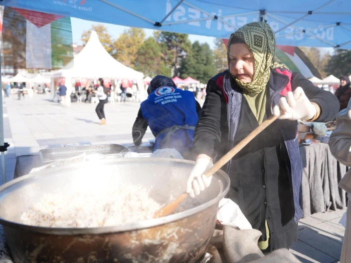 “Filistin ayağa kalkana kadar yanlarındayız”