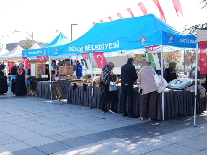 “Filistin ayağa kalkana kadar yanlarındayız”