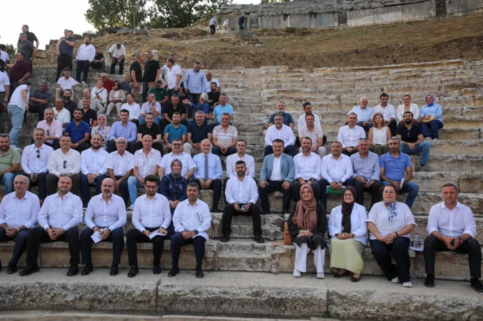 2 bin 300 yıllık amfi belediye meclisine ev sahipliği yaptı