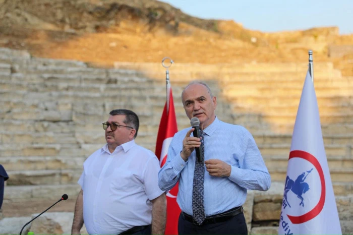 2 bin 300 yıllık amfi belediye meclisine ev sahipliği yaptı