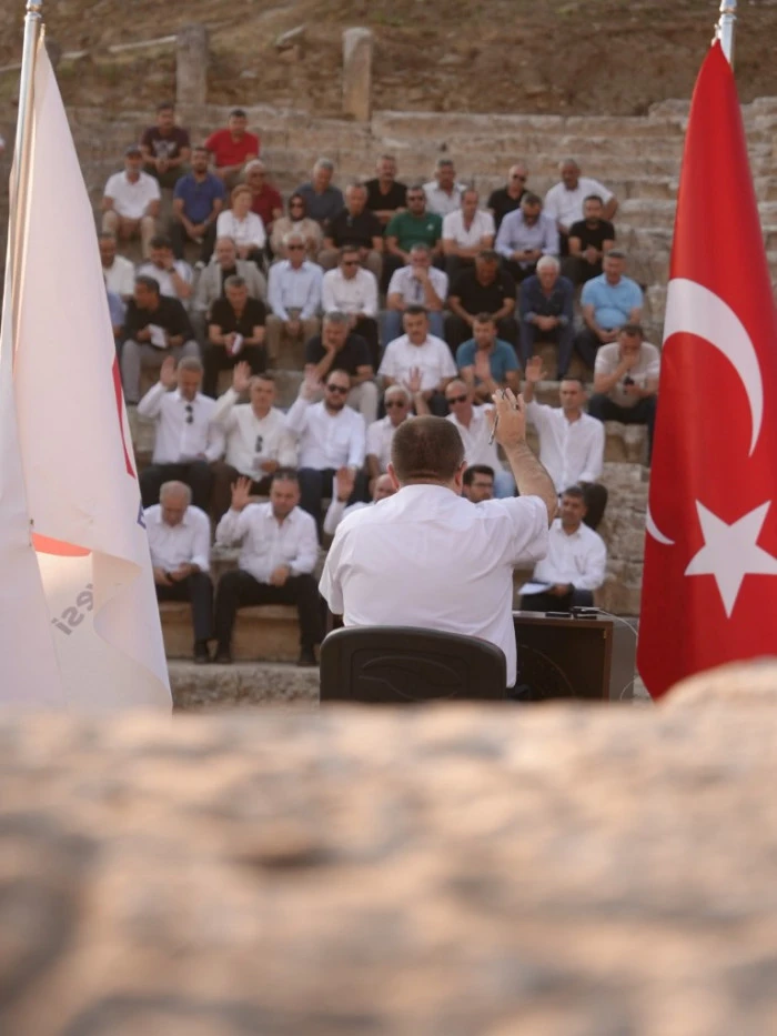 2 bin 300 yıllık amfi belediye meclisine ev sahipliği yaptı