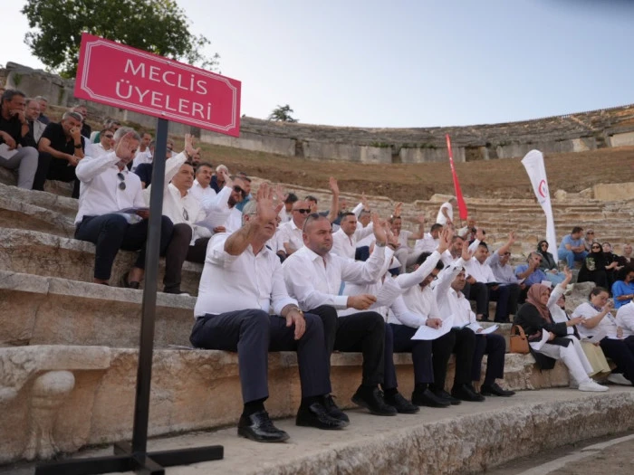 2 bin 300 yıllık amfi belediye meclisine ev sahipliği yaptı