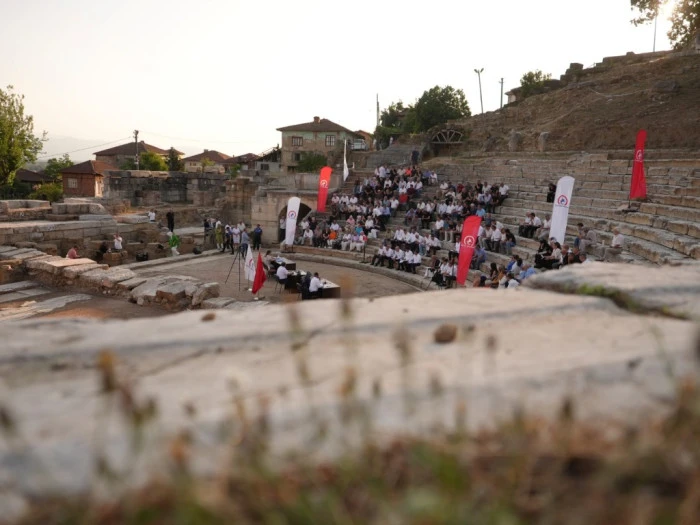 2 bin 300 yıllık amfi belediye meclisine ev sahipliği yaptı