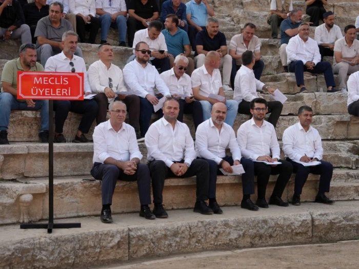 2 bin 300 yıllık amfi belediye meclisine ev sahipliği yaptı