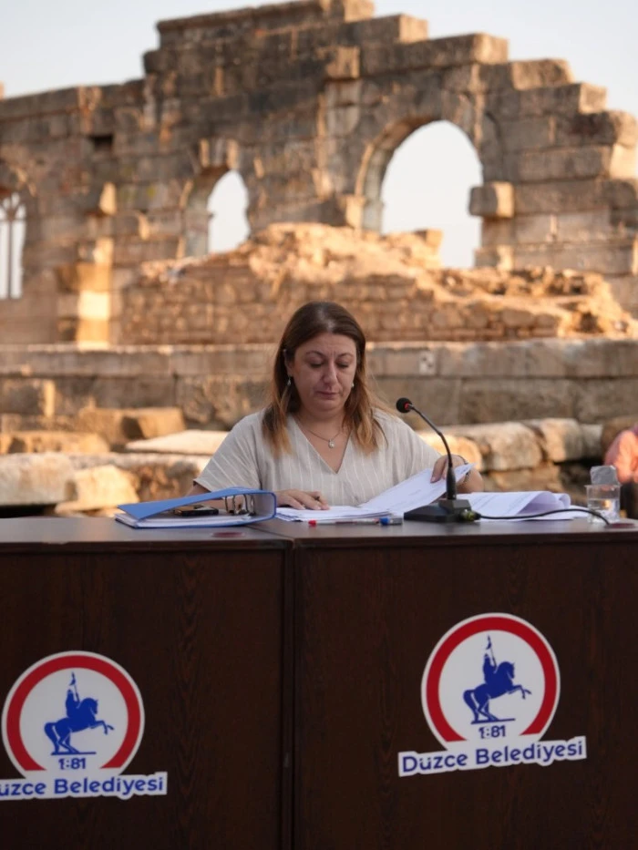 2 bin 300 yıllık amfi belediye meclisine ev sahipliği yaptı