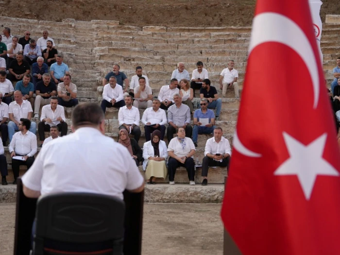 2 bin 300 yıllık amfi belediye meclisine ev sahipliği yaptı