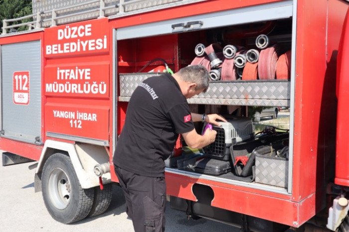 Düzce İtfaiyesi can dostların yanında