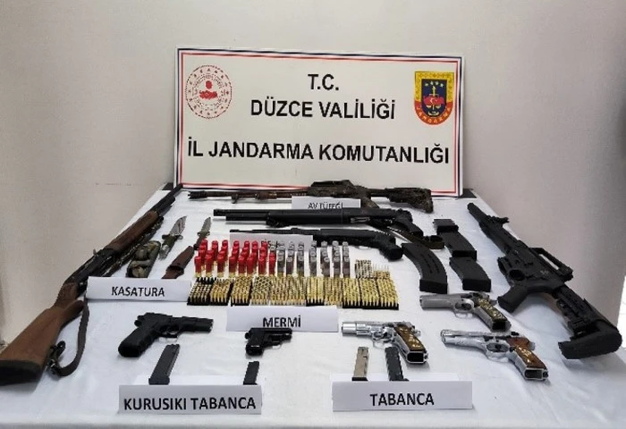 Jandarma D&uuml;zce Huzuru İ&ccedil;in 8 Ş&uuml;pheli Yakaladı