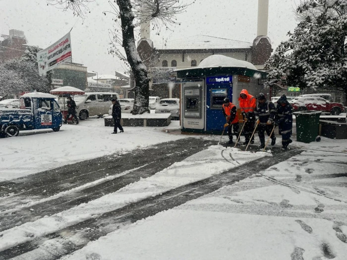 D&uuml;zce'de kar yağışı etkisini g&ouml;steriyor