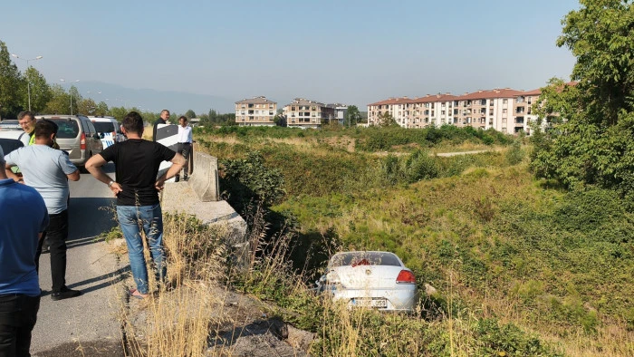 Bahçeşehir bağlantı yolunda tarlaya uçtu 1 kişi yaralandı
