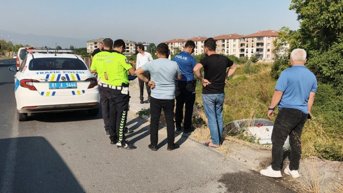 Bahçeşehir bağlantı yolunda tarlaya uçtu 1 kişi yaralandı