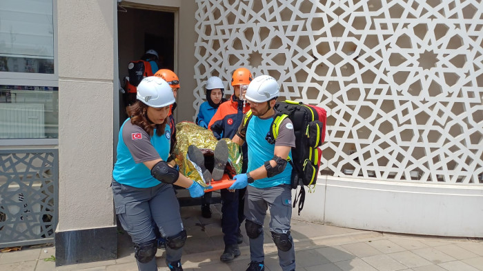 D&uuml;zce valiliği sirenlerle inledi