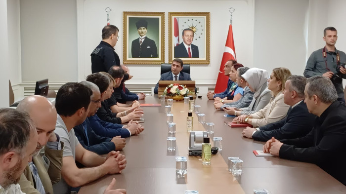 D&uuml;zce valiliği sirenlerle inledi