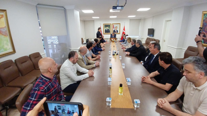 D&uuml;zce valiliği sirenlerle inledi