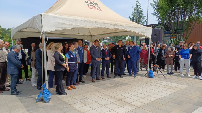 D&uuml;zce valiliği sirenlerle inledi