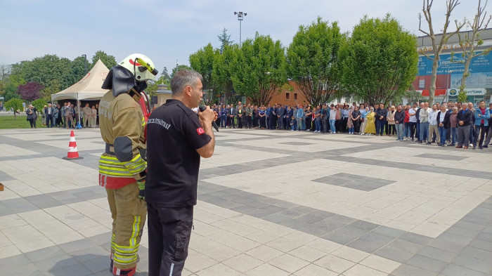 D&uuml;zce valiliği sirenlerle inledi