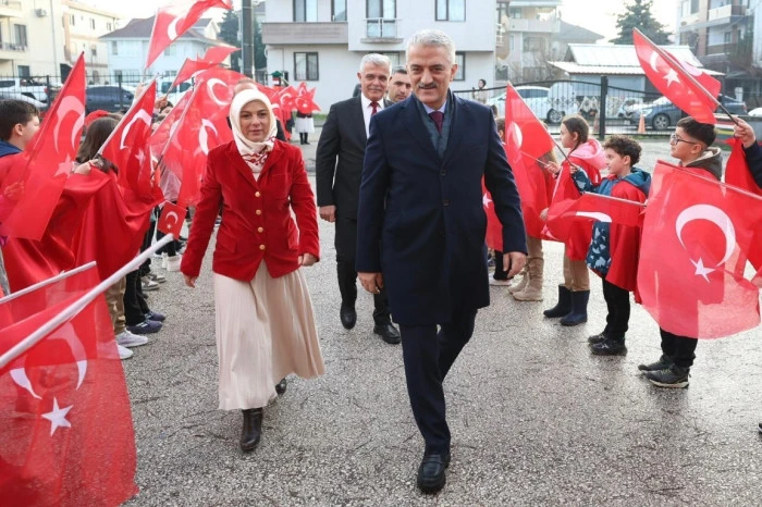 D&uuml;zce'de &Ouml;ğrencilerin bayrak sevgisi dikkat &ccedil;ekti