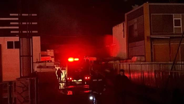 Vali Makas: R&uuml;zgarla M&uuml;cadele Strafor Yangınında