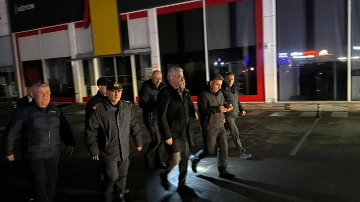 Vali Makas: R&uuml;zgarla M&uuml;cadele Strafor Yangınında