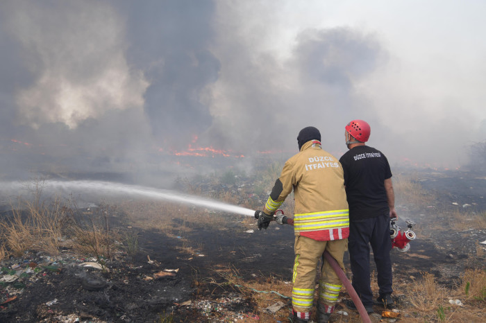 Düzce yangında felaketin eşiğinden dönüldü