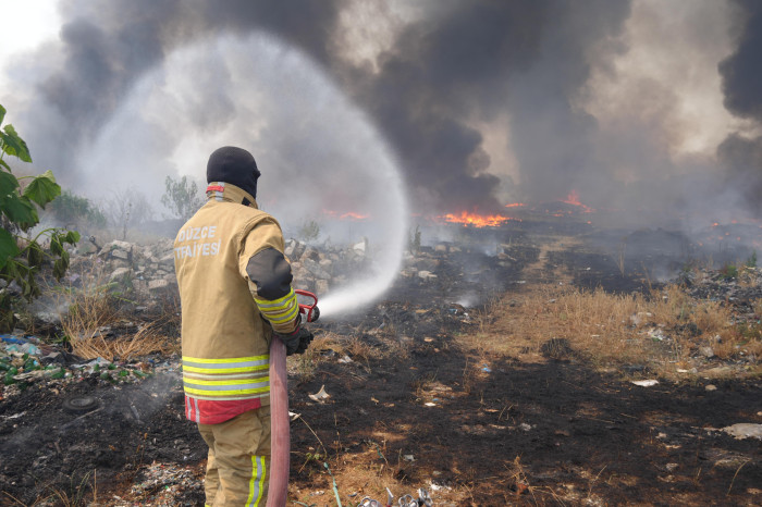 Düzce yangında felaketin eşiğinden dönüldü