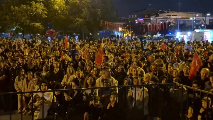 D&uuml;zce'de 19 Mayıs coşkusu fener alayı ile başladı