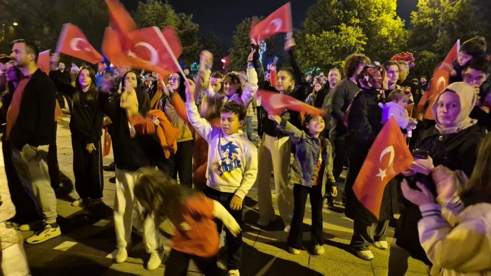 D&uuml;zce'de 19 Mayıs coşkusu fener alayı ile başladı