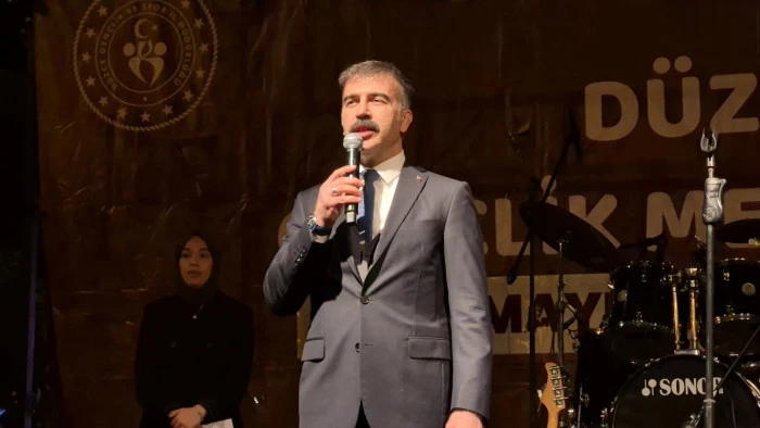 D&uuml;zce'de 19 Mayıs coşkusu fener alayı ile başladı
