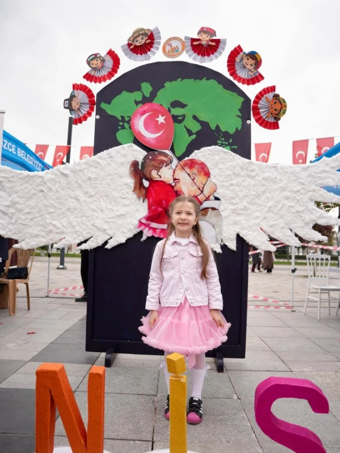 D&uuml;zce&rsquo;de 23 Nisan Coşkusu Anıtpark&rsquo;ta Yaşandı