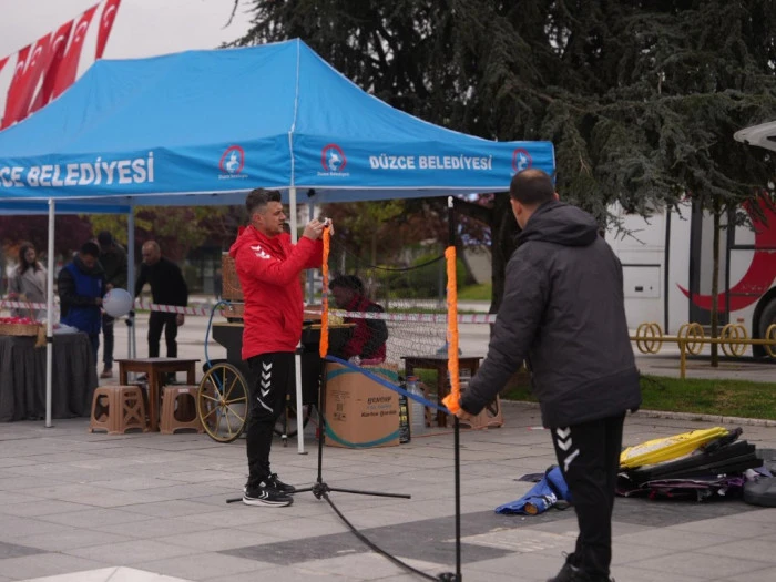 D&uuml;zce&rsquo;de 23 Nisan Coşkusu Anıtpark&rsquo;ta Yaşandı