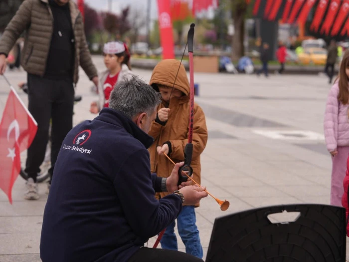 D&uuml;zce&rsquo;de 23 Nisan Coşkusu Anıtpark&rsquo;ta Yaşandı