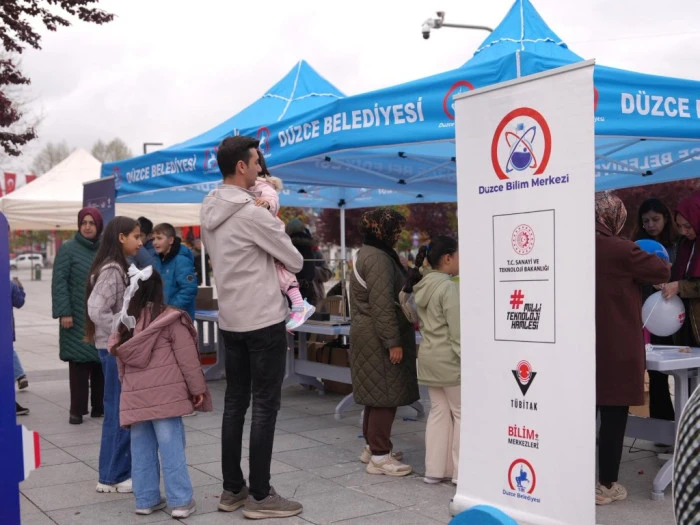 D&uuml;zce&rsquo;de 23 Nisan Coşkusu Anıtpark&rsquo;ta Yaşandı