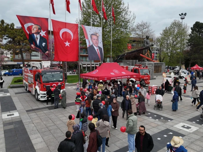 D&uuml;zce&rsquo;de 23 Nisan Coşkusu Anıtpark&rsquo;ta Yaşandı