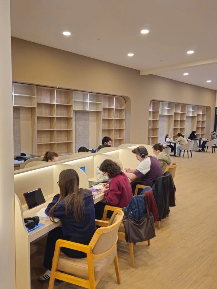 Fibrobeton k&uuml;t&uuml;phanesi, &ouml;ğrencilerin yoğun ilgisini g&ouml;r&uuml;yor